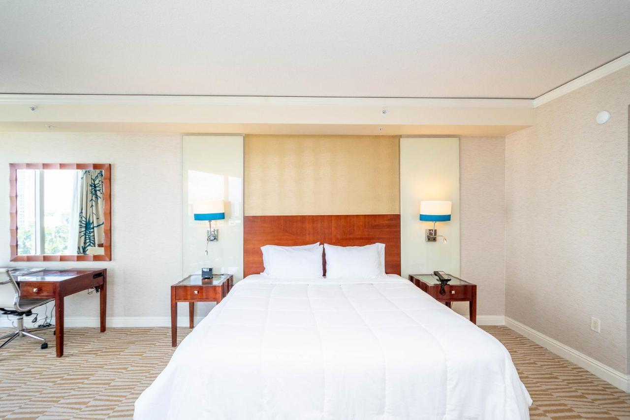 Trump Intl 2 Bedroom Apartment 1600 Sqf Ocean And Bay View Sunny Isles Beach Zewnętrze zdjęcie